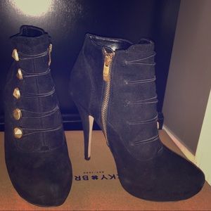 Vince Camuto Black booties